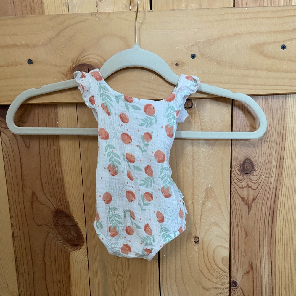 NWOT Rabbit & Bear organic cotton infant onesie with orange print
